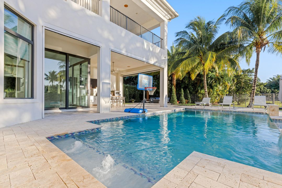 For Sale: $4,700,000 (6 beds, 8 baths, 7869 Square Feet)