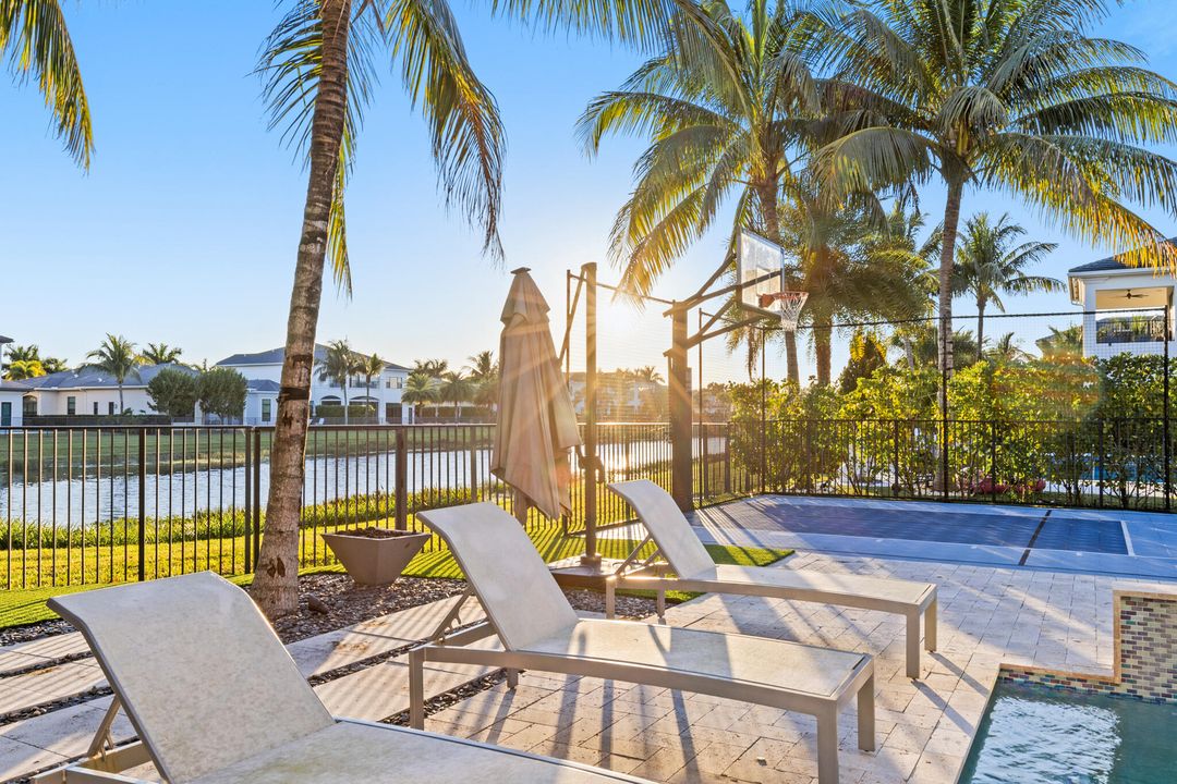 For Sale: $4,700,000 (6 beds, 8 baths, 7869 Square Feet)