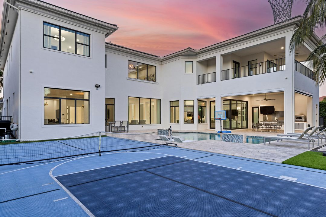 For Sale: $4,700,000 (6 beds, 8 baths, 7869 Square Feet)