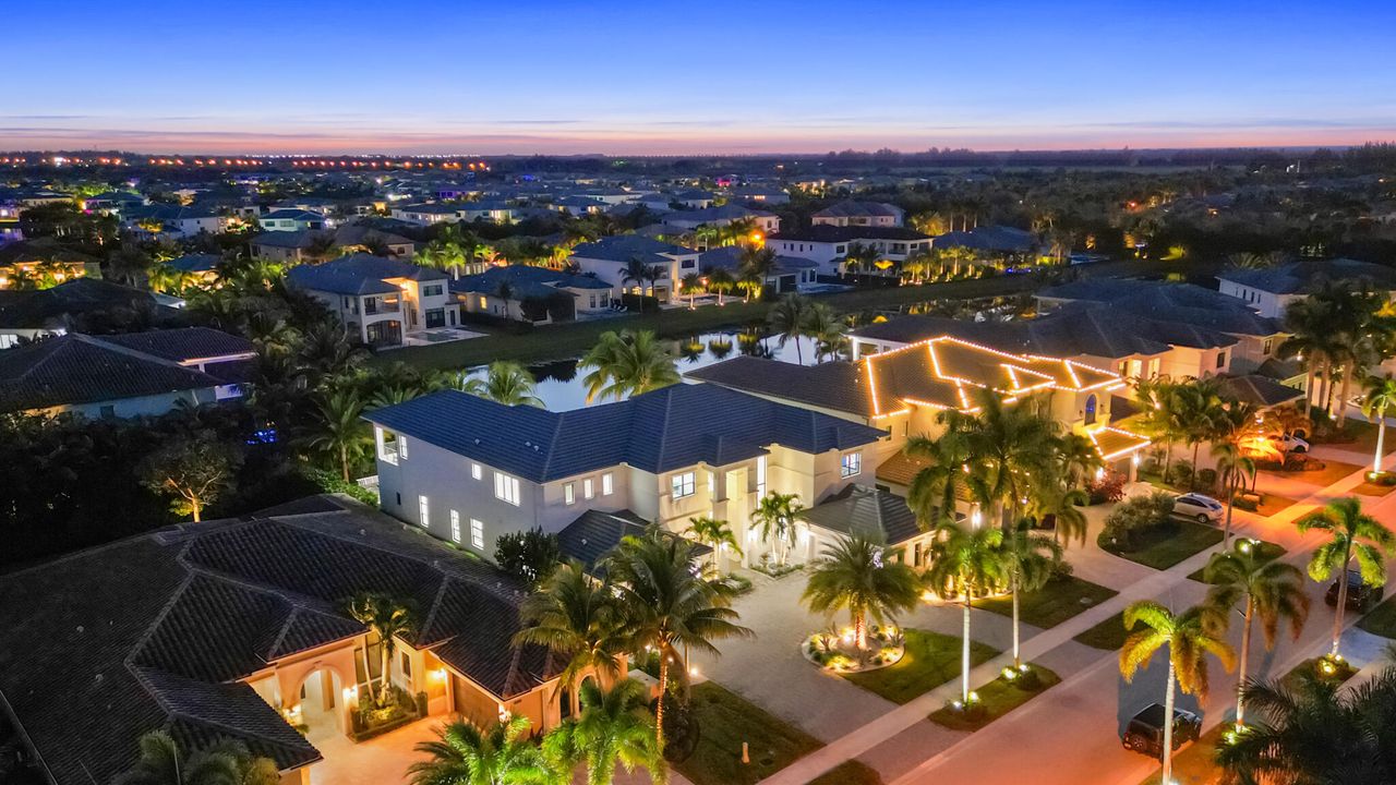 For Sale: $4,700,000 (6 beds, 8 baths, 7869 Square Feet)