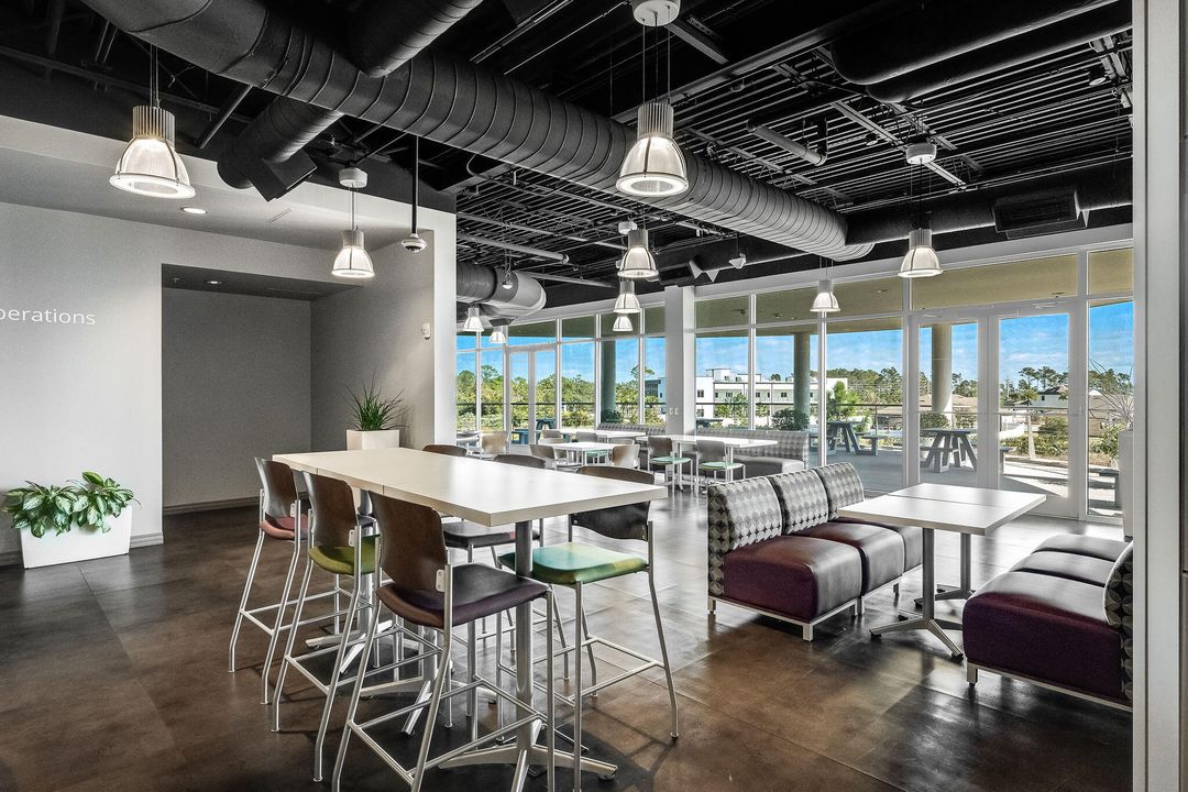 待售: $17,900,000 (0 贝兹, 0 浴室, 61819 平方英尺)