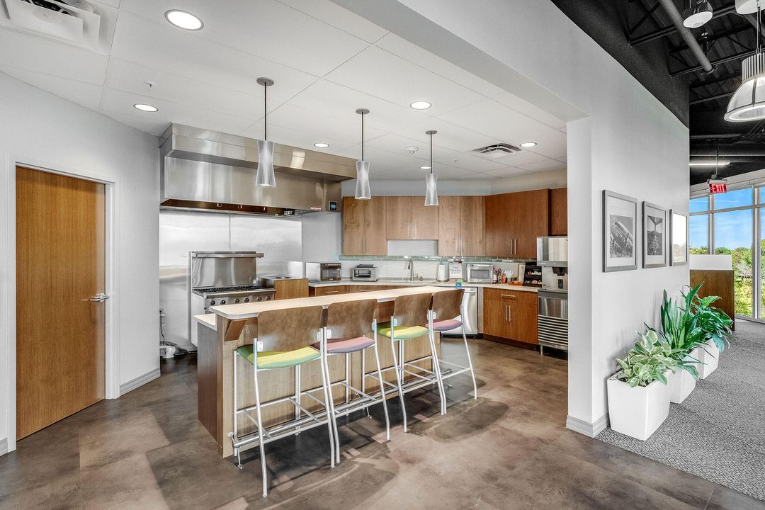 待售: $17,900,000 (0 贝兹, 0 浴室, 61819 平方英尺)