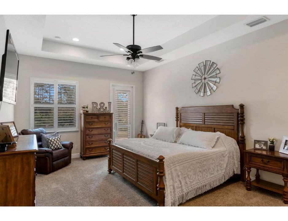 合同活跃: $1,295,000 (4 贝兹, 2 浴室, 3094 平方英尺)