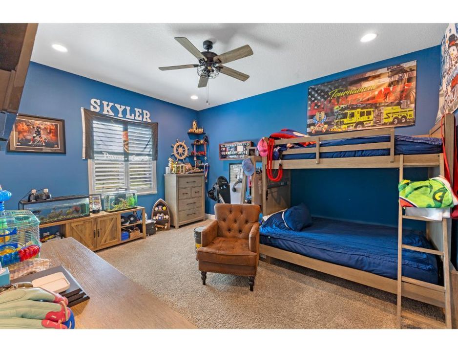 合同活跃: $1,295,000 (4 贝兹, 2 浴室, 3094 平方英尺)