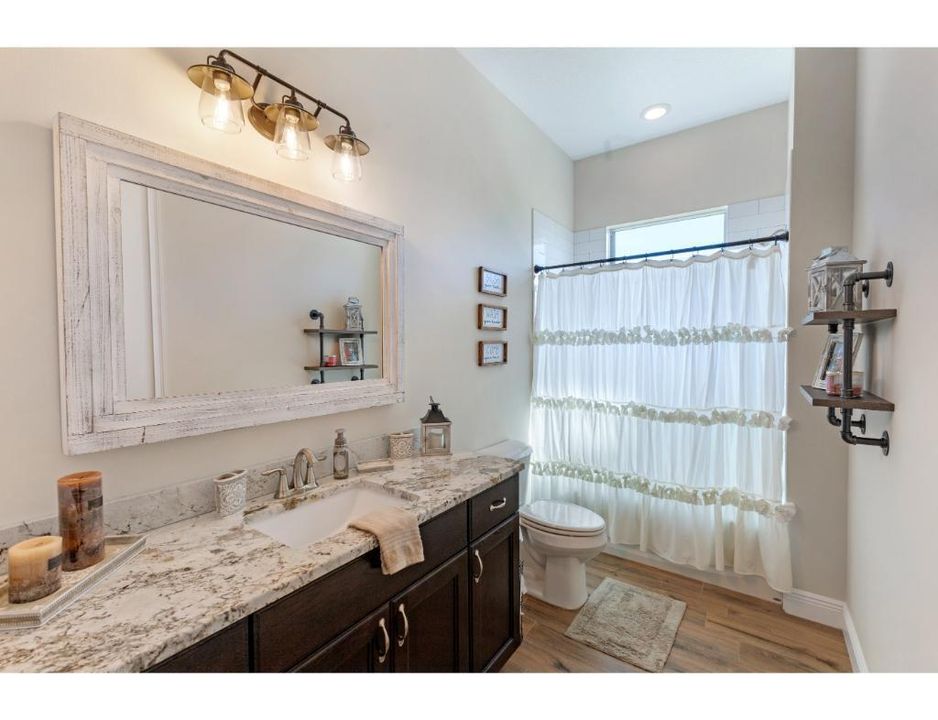 合同活跃: $1,295,000 (4 贝兹, 2 浴室, 3094 平方英尺)