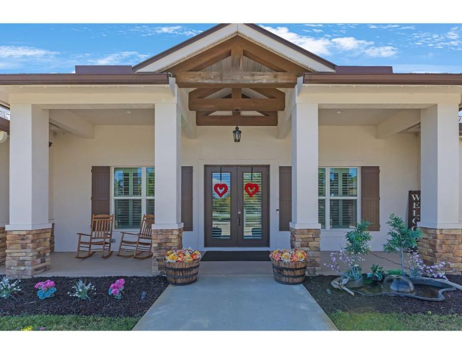 合同活跃: $1,295,000 (4 贝兹, 2 浴室, 3094 平方英尺)