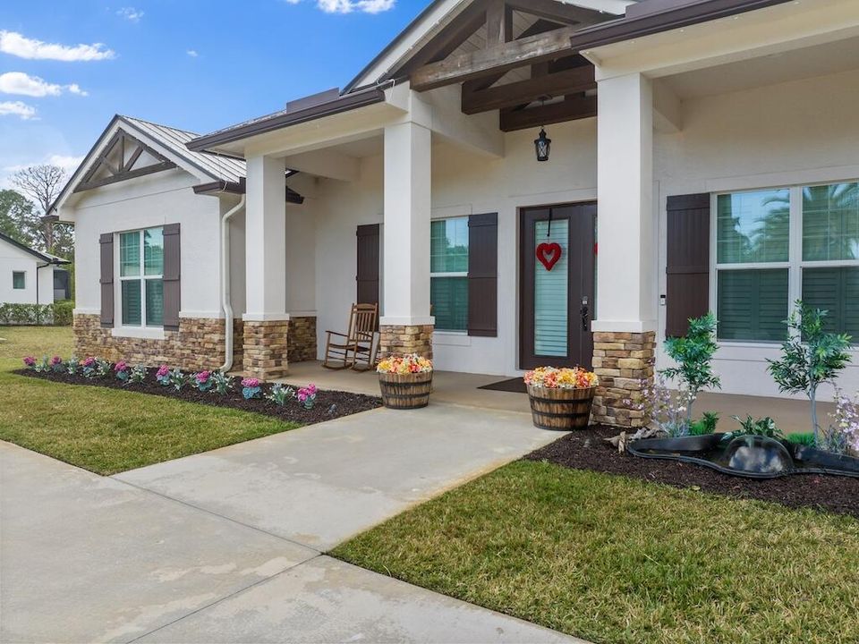 合同活跃: $1,295,000 (4 贝兹, 2 浴室, 3094 平方英尺)