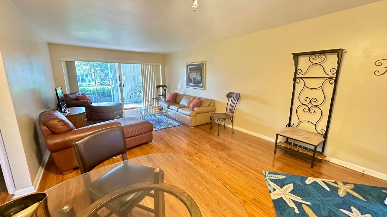 Activo con contrato: $248,000 (2 camas, 2 baños, 886 Pies cuadrados)