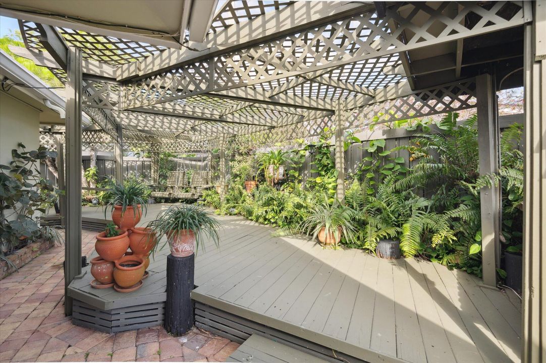 Active With Contract: $795,000 (4 beds, 3 baths, 2091 Square Feet)