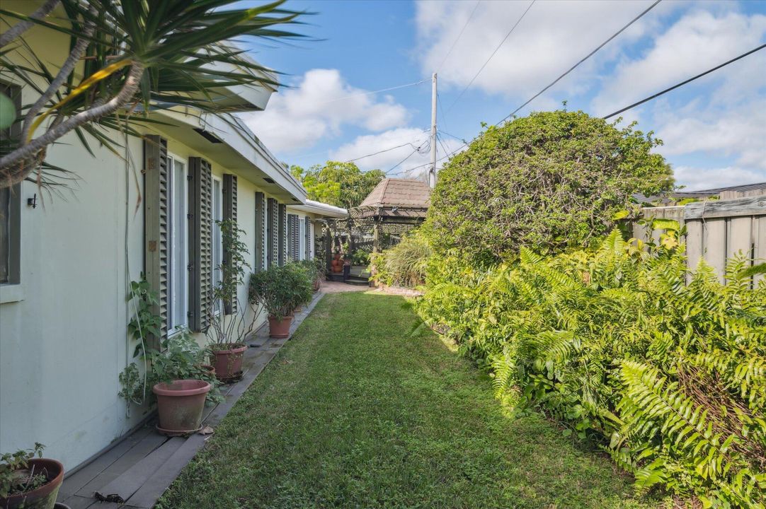 Active With Contract: $795,000 (4 beds, 3 baths, 2091 Square Feet)