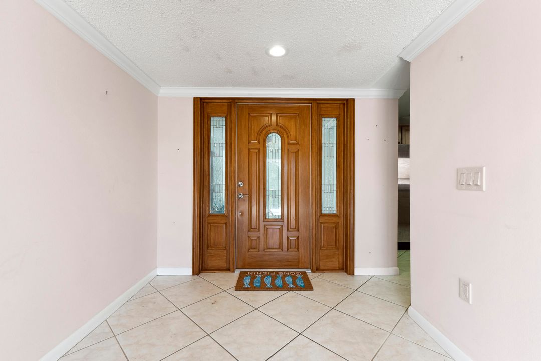 Activo con contrato: $375,000 (3 camas, 3 baños, 1919 Pies cuadrados)