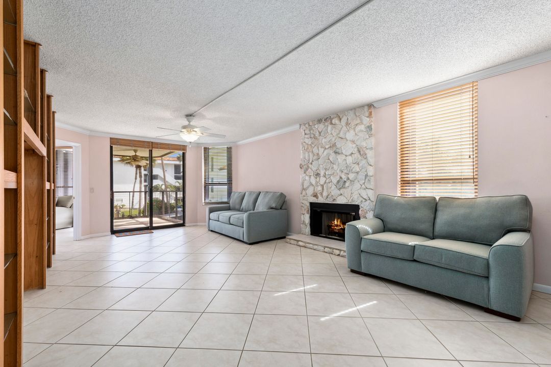 Activo con contrato: $375,000 (3 camas, 3 baños, 1919 Pies cuadrados)