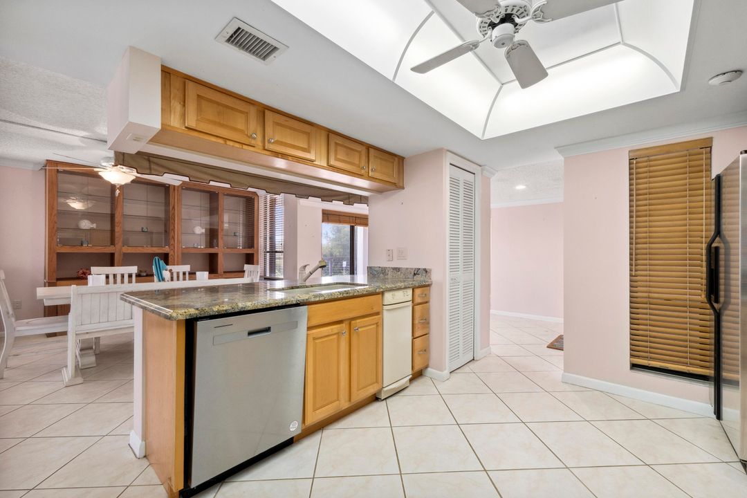 Activo con contrato: $375,000 (3 camas, 3 baños, 1919 Pies cuadrados)