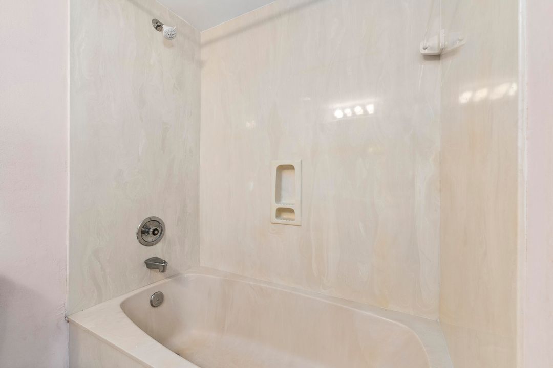 Activo con contrato: $375,000 (3 camas, 3 baños, 1919 Pies cuadrados)