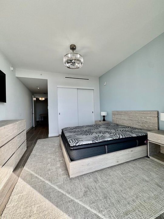 Activo con contrato: $20,000 (3 camas, 3 baños, 2162 Pies cuadrados)