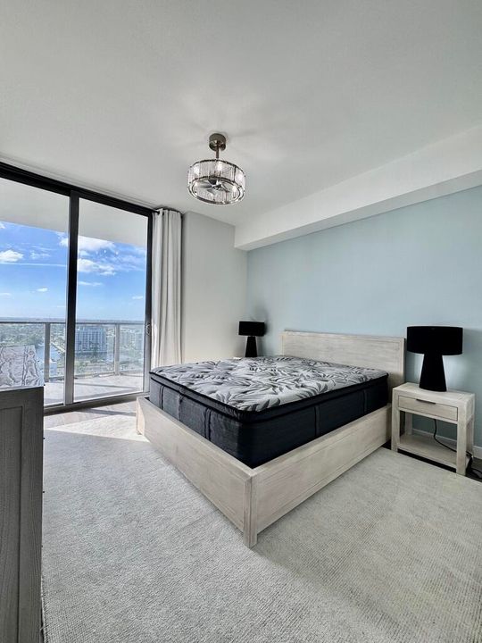 Activo con contrato: $20,000 (3 camas, 3 baños, 2162 Pies cuadrados)