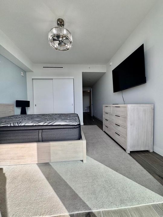 Activo con contrato: $20,000 (3 camas, 3 baños, 2162 Pies cuadrados)