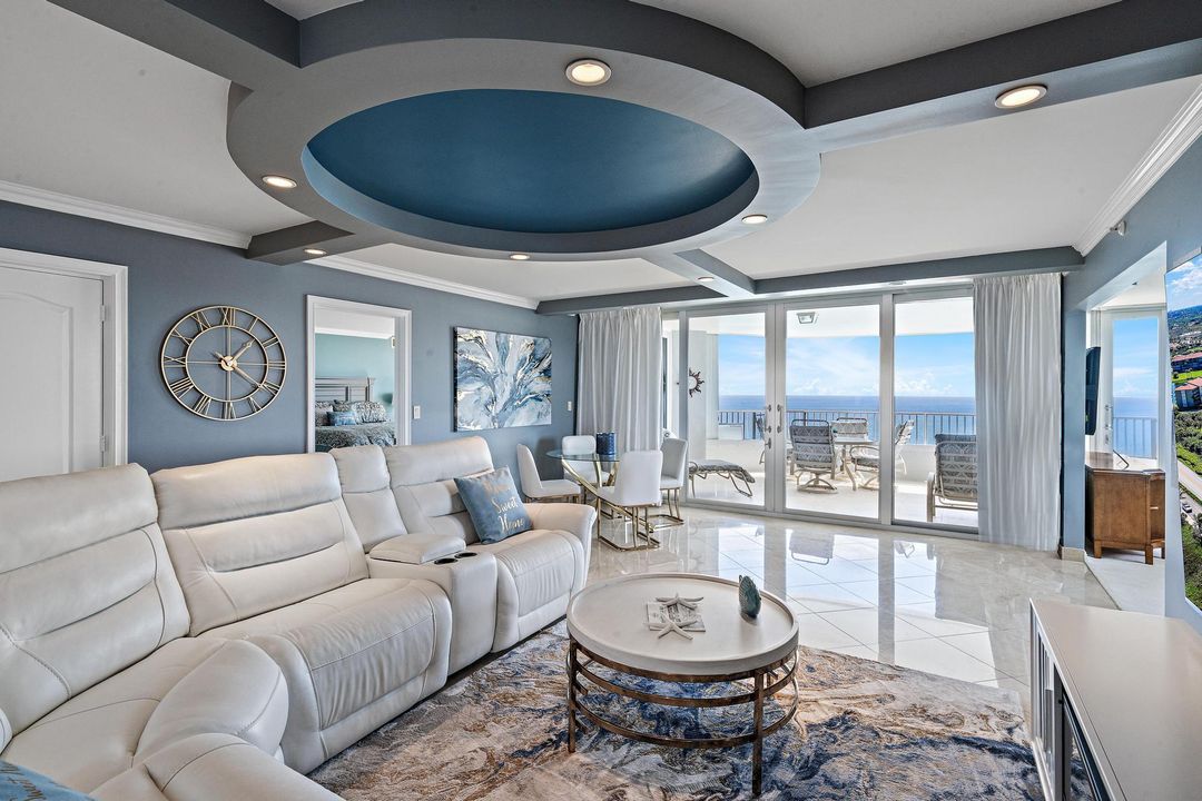 合同活跃: $1,595,000 (3 贝兹, 4 浴室, 2657 平方英尺)