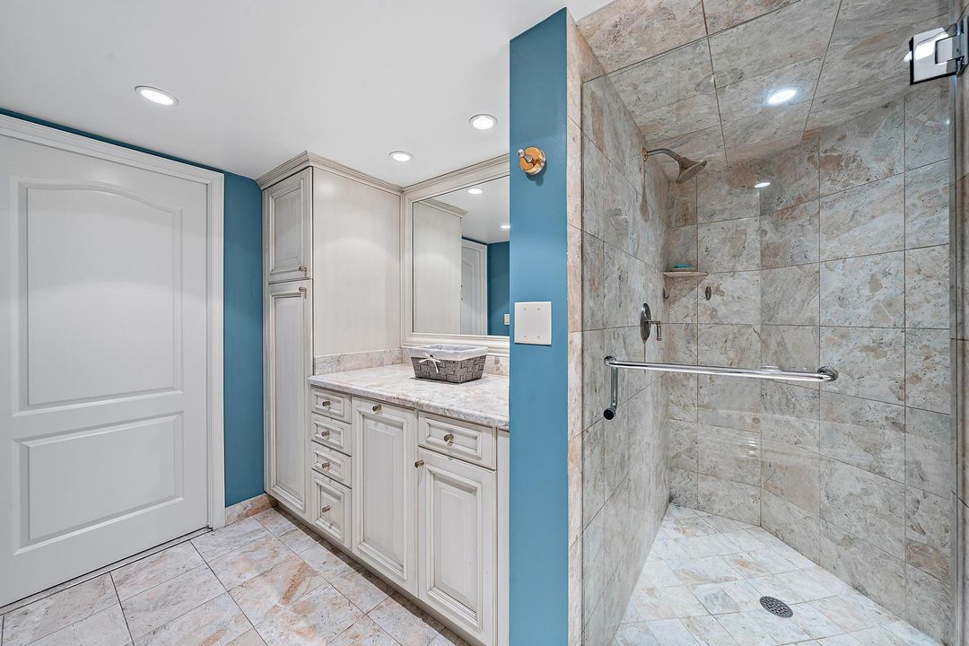 合同活跃: $1,595,000 (3 贝兹, 4 浴室, 2657 平方英尺)