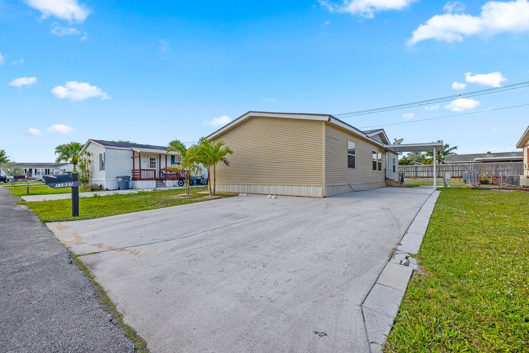 Недавно продано: $330,000 (3 спален, 2 ванн, 960 Квадратных фут)