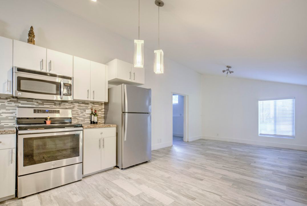 Active With Contract: $2,300,000 (5 beds, 4 baths, 3496 Square Feet)