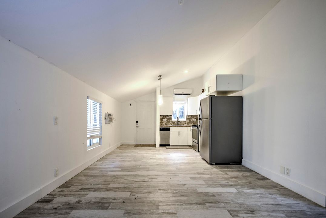 Active With Contract: $2,300,000 (5 beds, 4 baths, 3496 Square Feet)