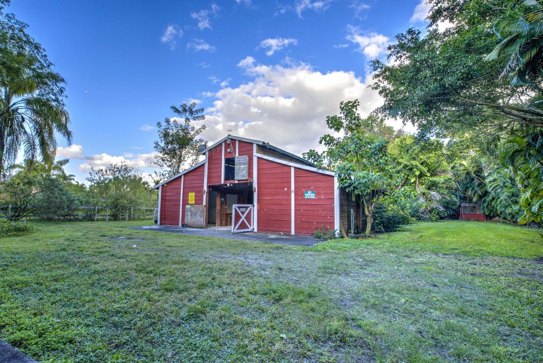 Active With Contract: $2,300,000 (5 beds, 4 baths, 3496 Square Feet)