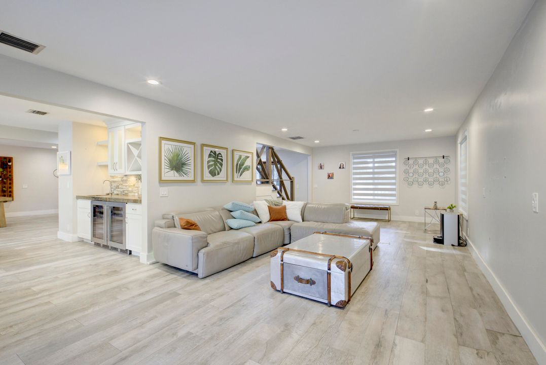 Active With Contract: $2,300,000 (5 beds, 4 baths, 3496 Square Feet)