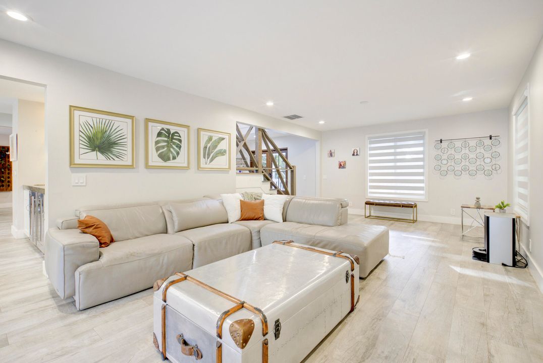 Active With Contract: $2,300,000 (5 beds, 4 baths, 3496 Square Feet)