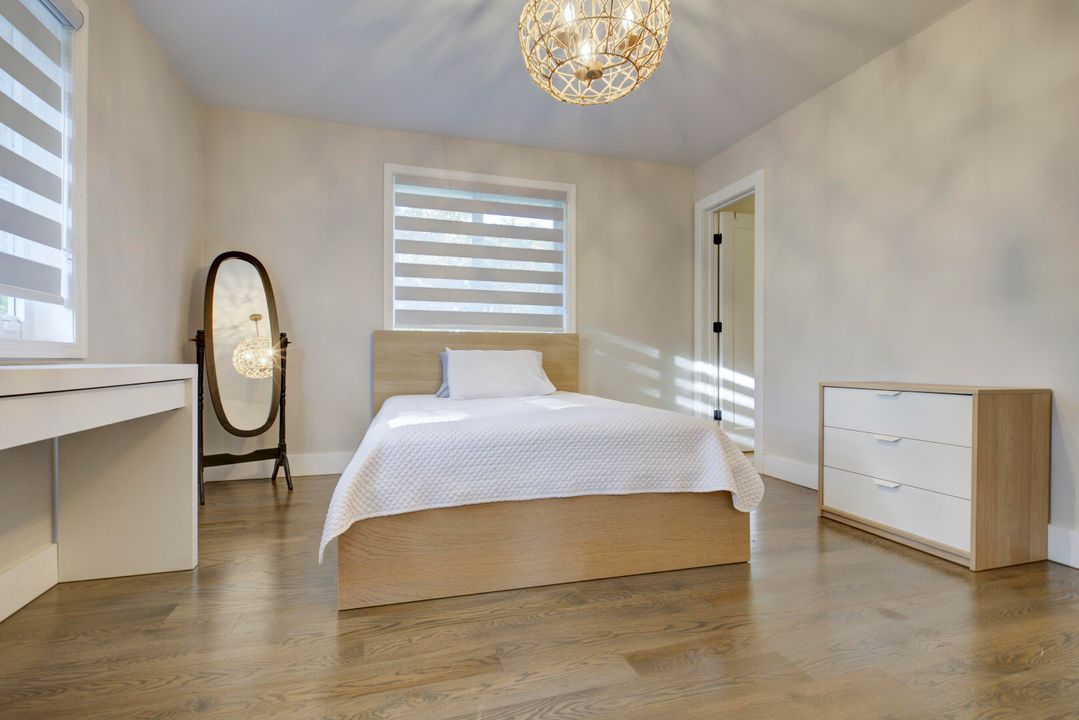 Active With Contract: $2,300,000 (5 beds, 4 baths, 3496 Square Feet)