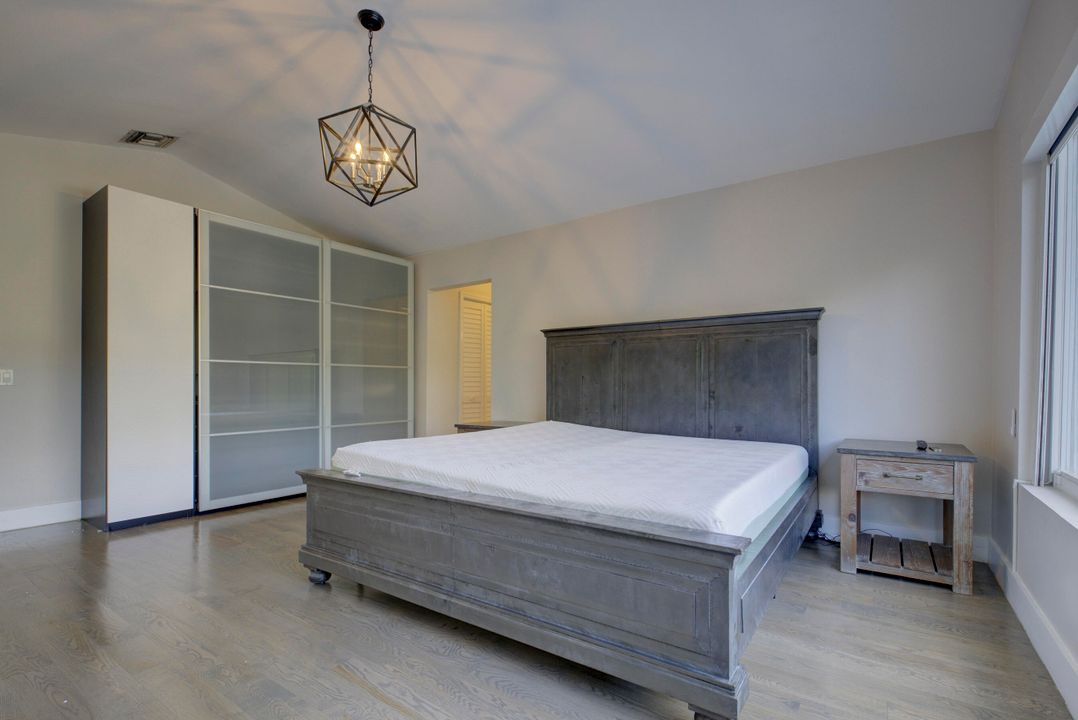 Active With Contract: $2,300,000 (5 beds, 4 baths, 3496 Square Feet)