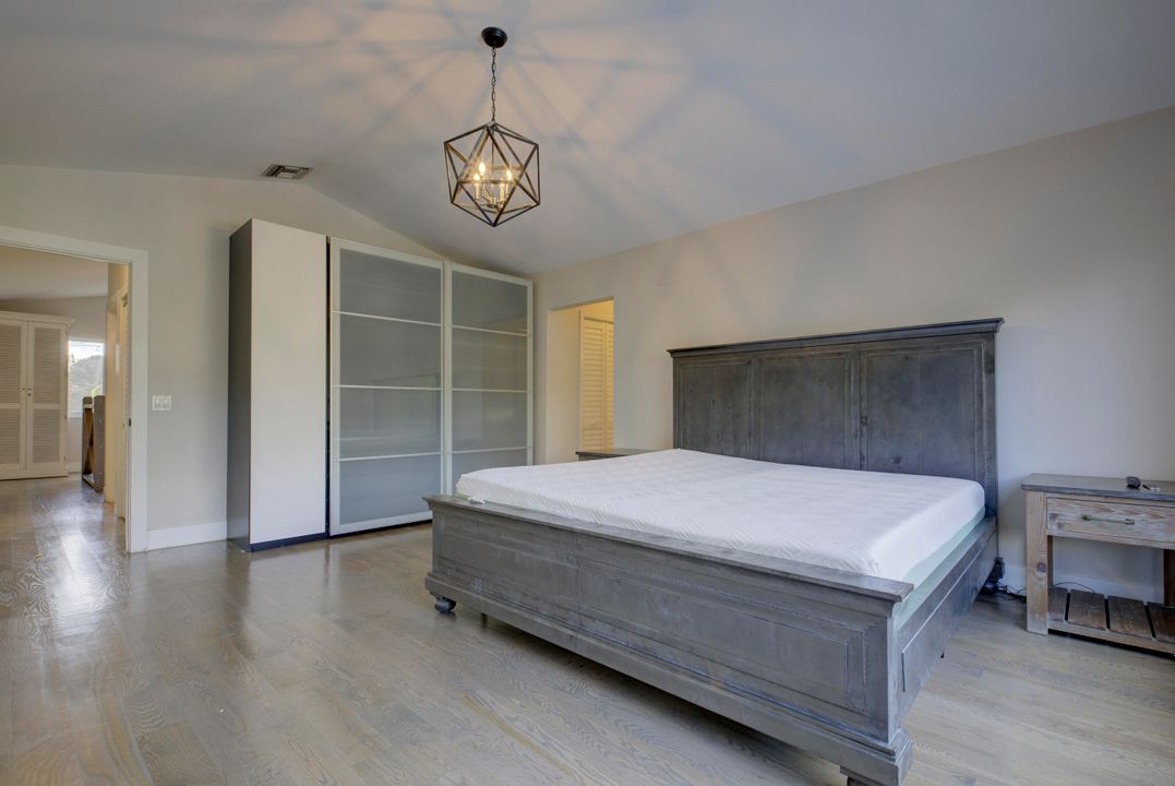 Active With Contract: $2,300,000 (5 beds, 4 baths, 3496 Square Feet)