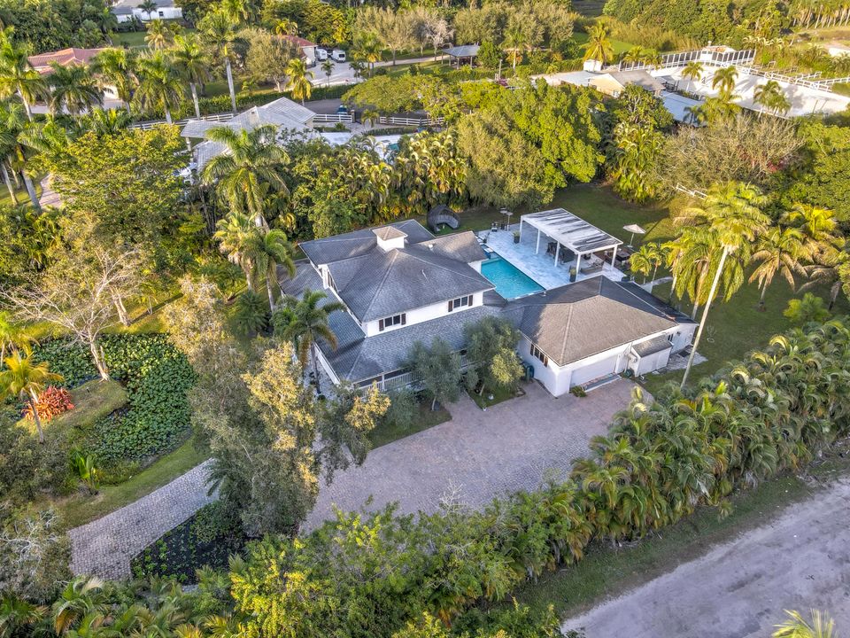 Active With Contract: $2,300,000 (5 beds, 4 baths, 3496 Square Feet)