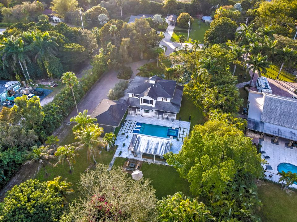 Active With Contract: $2,300,000 (5 beds, 4 baths, 3496 Square Feet)