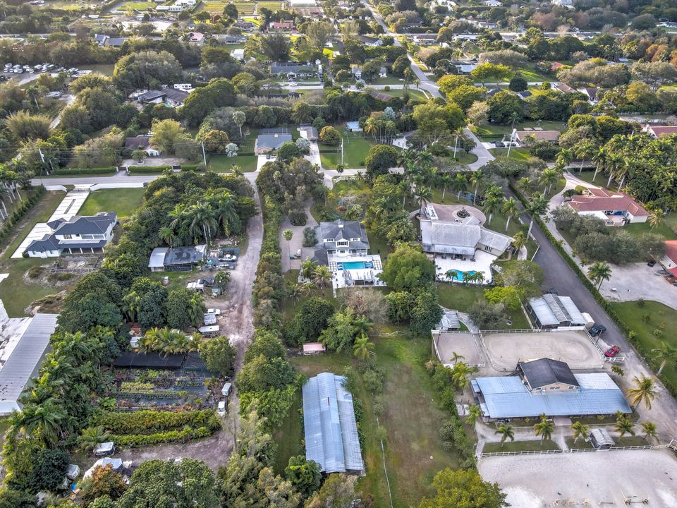 Active With Contract: $2,300,000 (5 beds, 4 baths, 3496 Square Feet)
