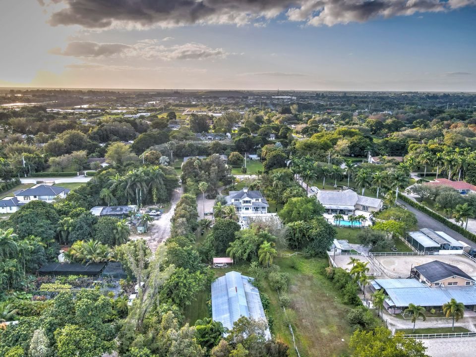 Active With Contract: $2,300,000 (5 beds, 4 baths, 3496 Square Feet)