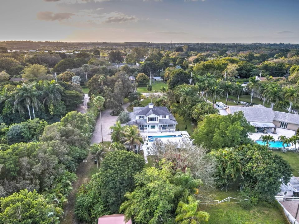 Active With Contract: $2,300,000 (5 beds, 4 baths, 3496 Square Feet)