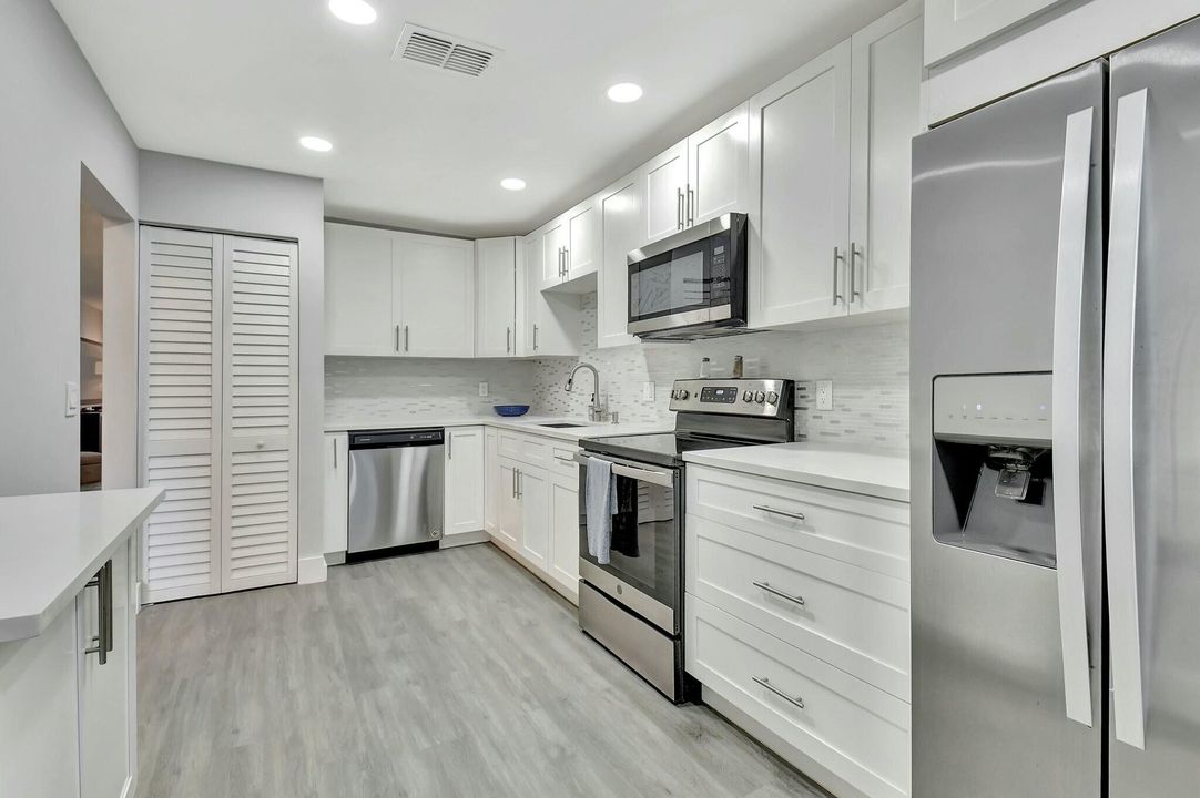 待售: $64,900 (2 贝兹, 2 浴室, 1383 平方英尺)