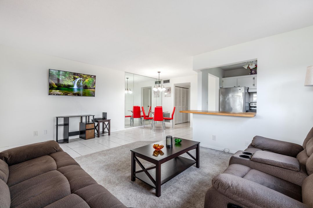 Под контрактом: $74,500 (1 спален, 1 ванн, 684 Квадратных фут)