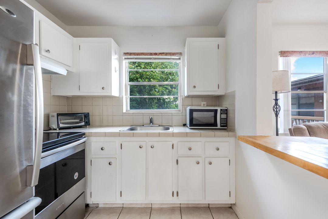 Под контрактом: $74,500 (1 спален, 1 ванн, 684 Квадратных фут)