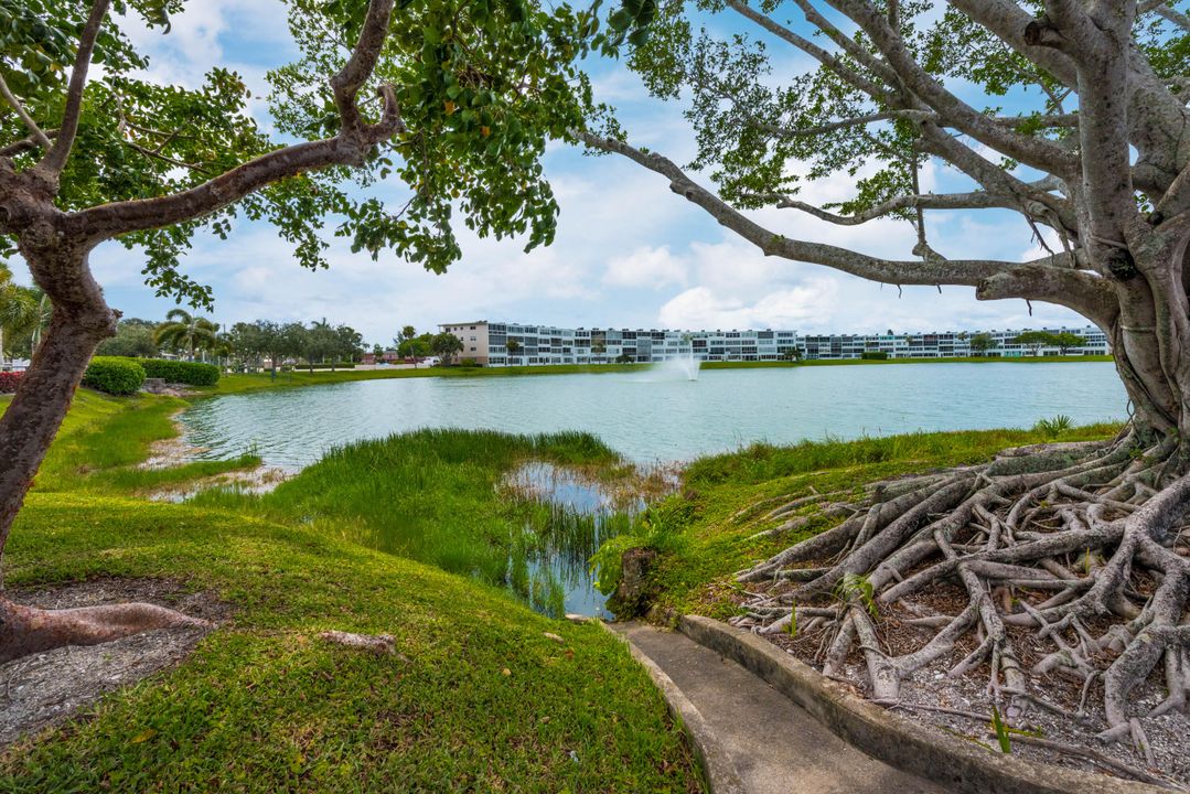 Под контрактом: $74,500 (1 спален, 1 ванн, 684 Квадратных фут)