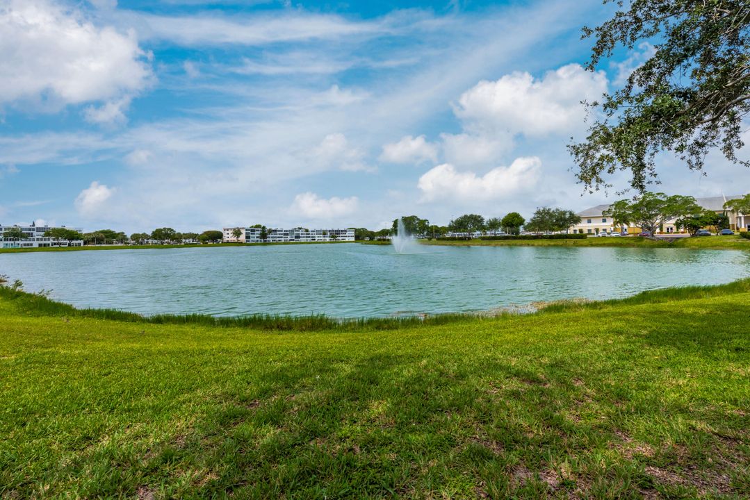 Под контрактом: $74,500 (1 спален, 1 ванн, 684 Квадратных фут)