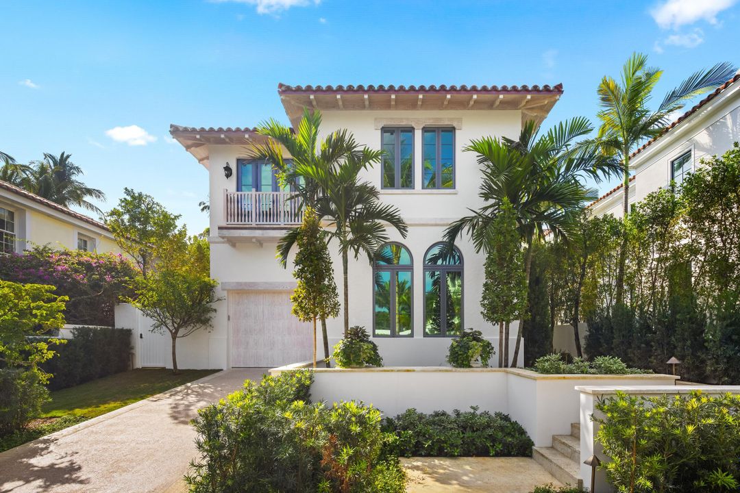 Active With Contract: $13,999,000 (4 beds, 5 baths, 3765 Square Feet)