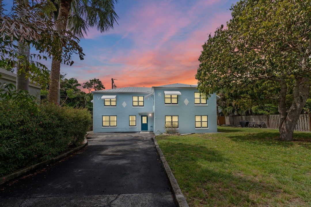 Active With Contract: $549,900 (6 beds, 4 baths, 2956 Square Feet)