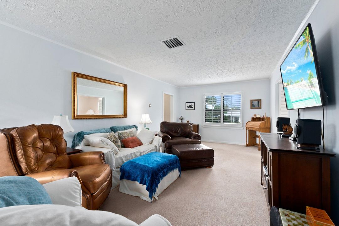 Active With Contract: $549,900 (6 beds, 4 baths, 2956 Square Feet)