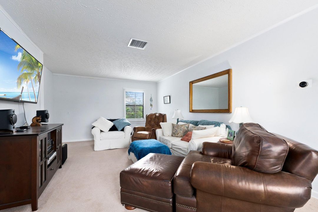 Active With Contract: $549,900 (6 beds, 4 baths, 2956 Square Feet)