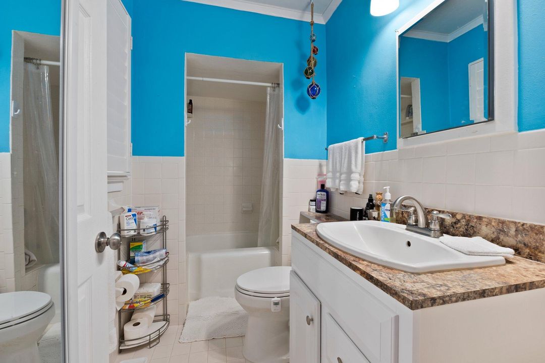 Active With Contract: $549,900 (6 beds, 4 baths, 2956 Square Feet)