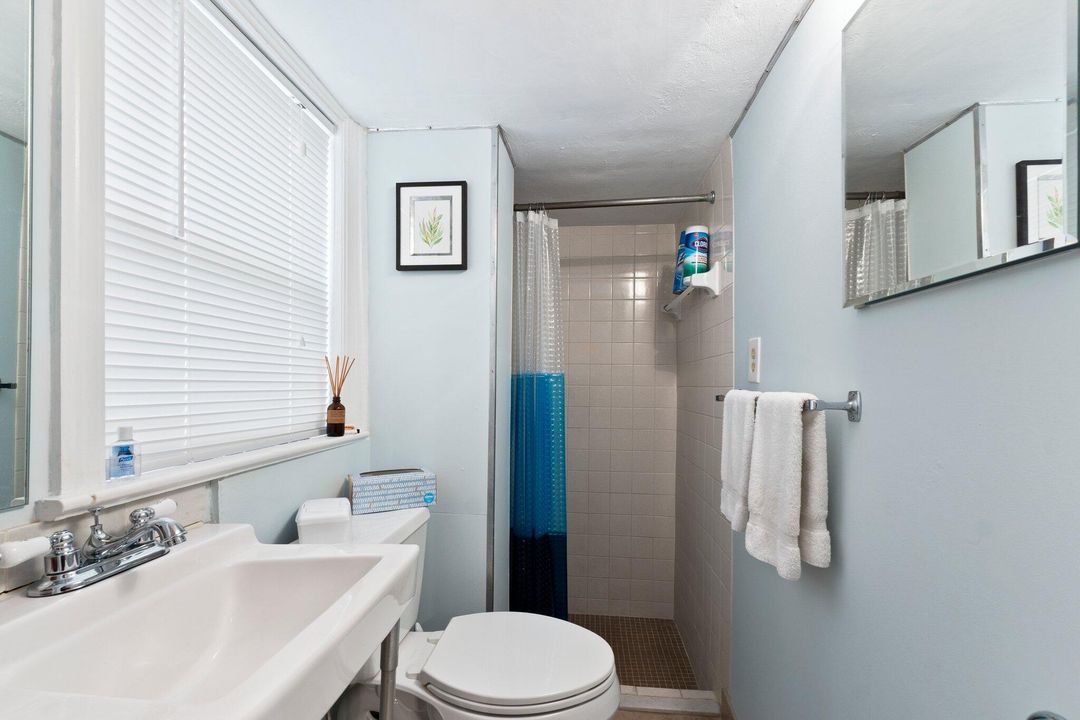 Active With Contract: $549,900 (6 beds, 4 baths, 2956 Square Feet)