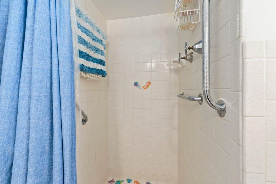 Active With Contract: $549,900 (6 beds, 4 baths, 2956 Square Feet)