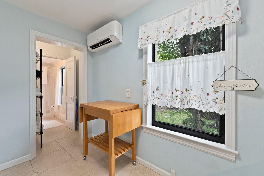 Active With Contract: $549,900 (6 beds, 4 baths, 2956 Square Feet)